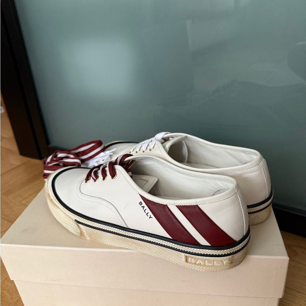 Lyder Bally Men's White and Burgundy Sneakers. New!!